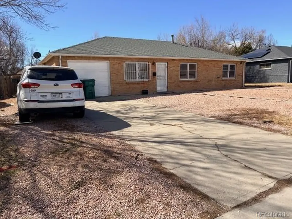 881 Tucson Street Aurora CO 80011