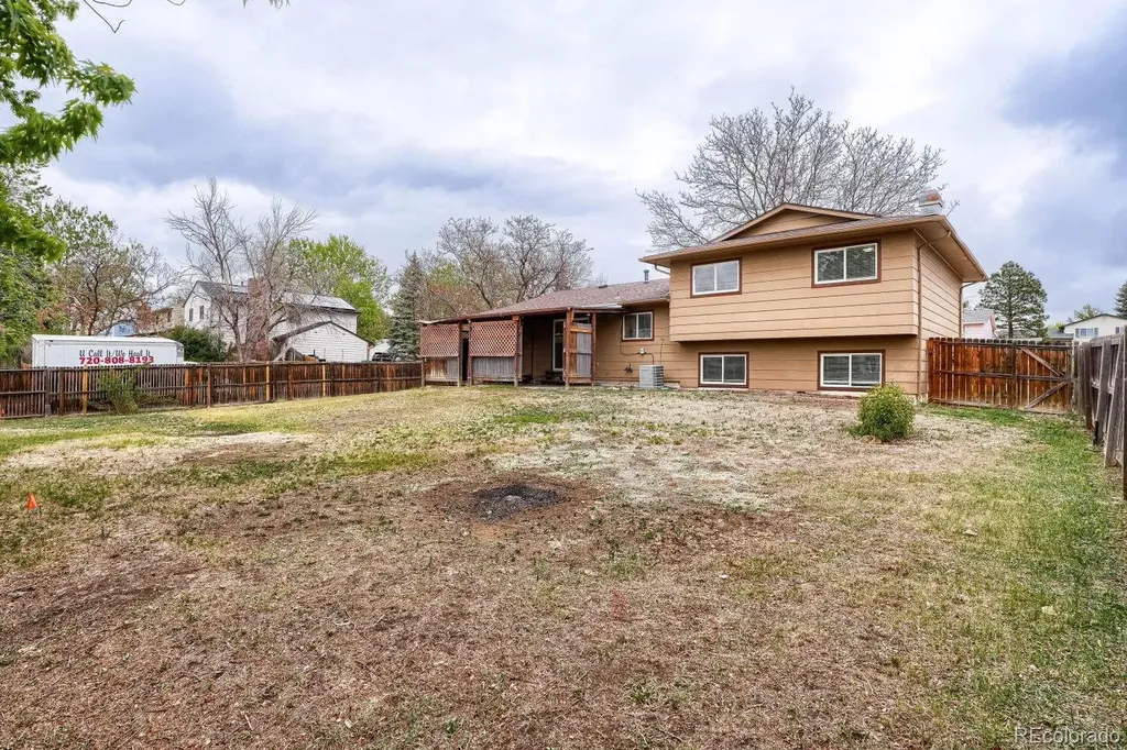 2061 S Richfield Street Aurora CO 80013