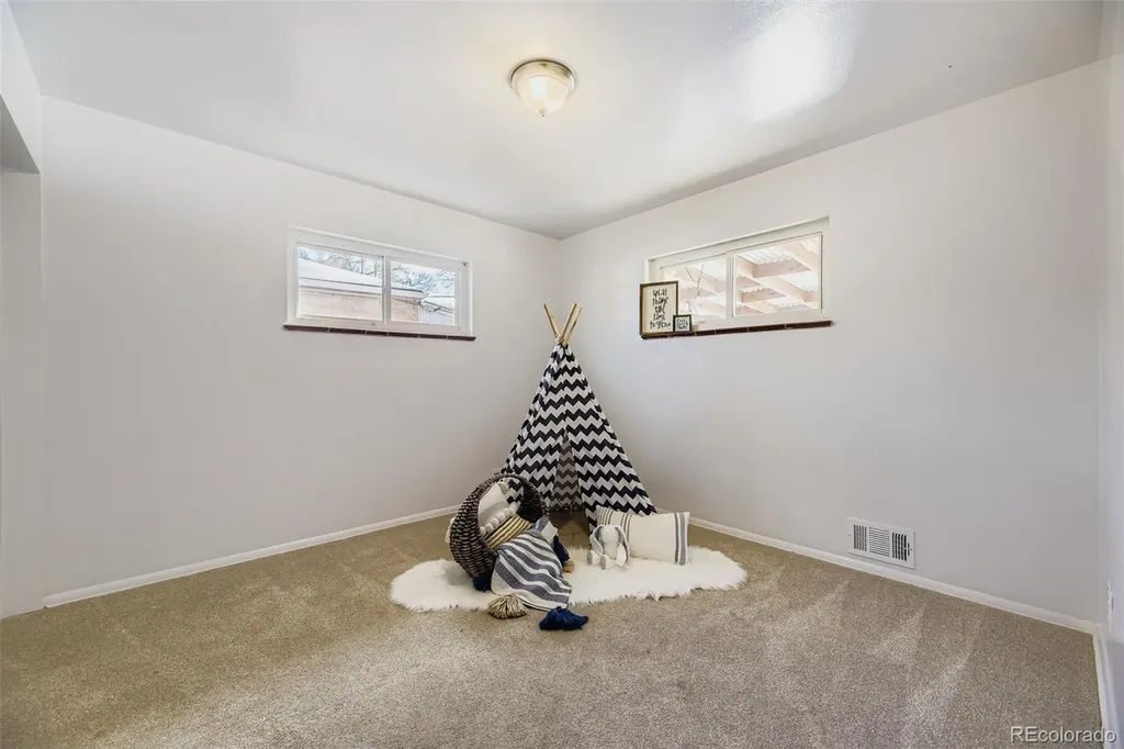 1385 S Vrain Way Denver CO 80219