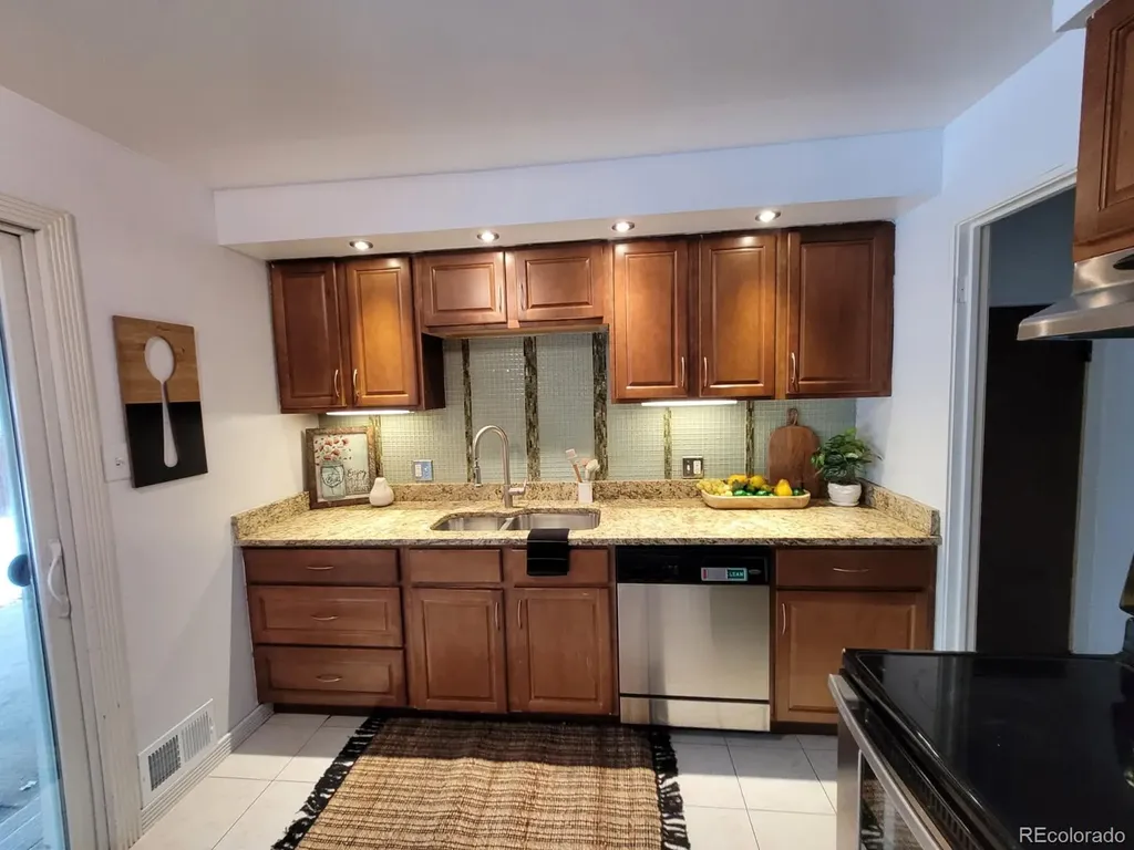 1385 S Vrain Way Denver CO 80219