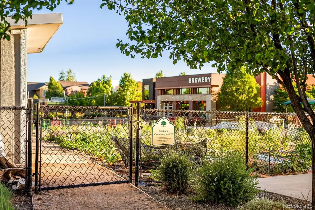 6893 Canosa Denver CO 80221