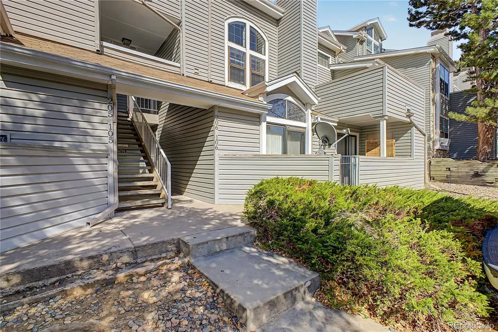 942 S Walden Street Aurora CO 80017