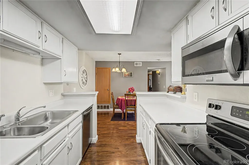 942 S Walden Street Aurora CO 80017