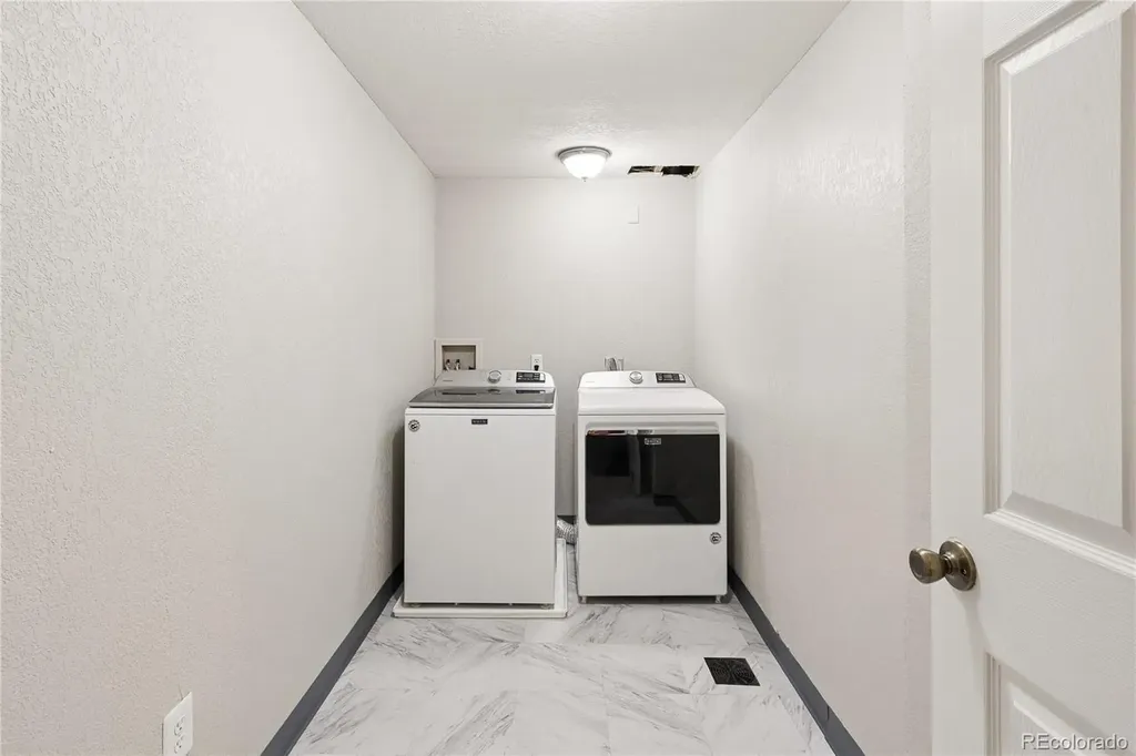 1521 S Carr Street Lakewood CO 80232