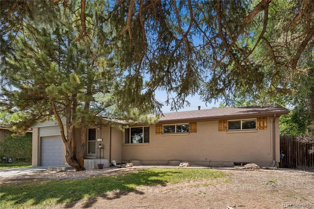 1521 S Carr Street Lakewood CO 80232