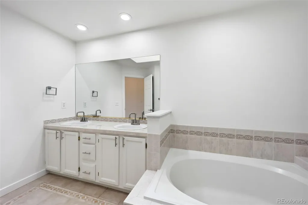 8511 S Upham Way Littleton CO 80128