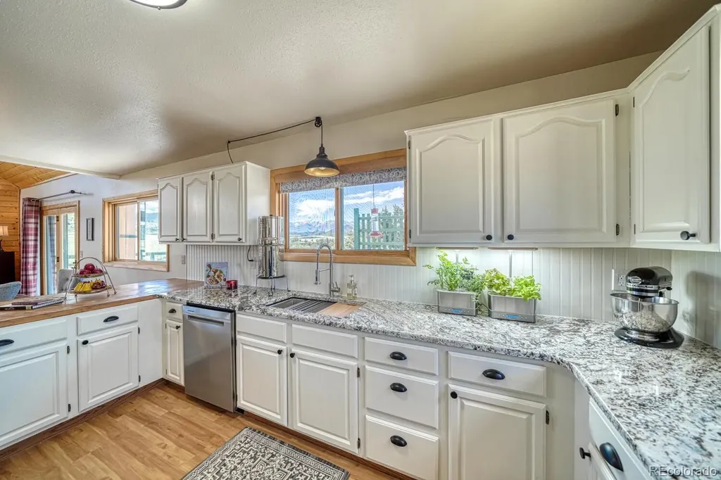 895 Acorn Road Cotopaxi CO 81223