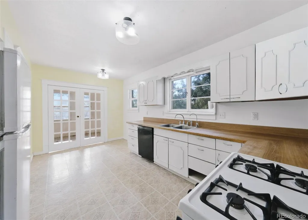 485 N 5th Street Bennett CO 80102