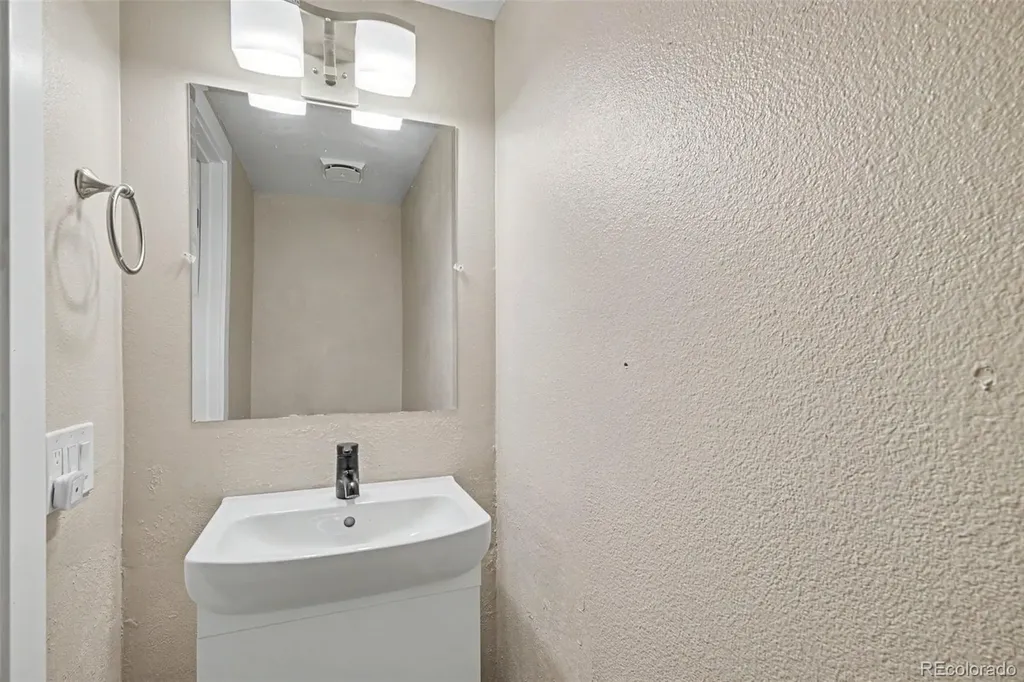 7995 E Mississippi Avenue Denver CO 80247