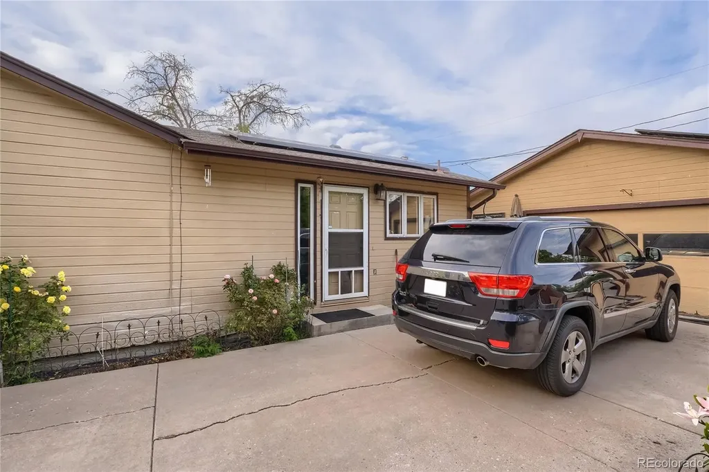 1540 S Wolcott Court Denver CO 80219