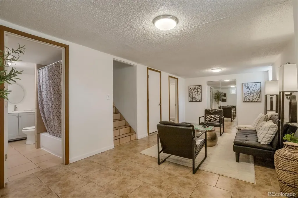 22 Bryant Way Denver CO 80219