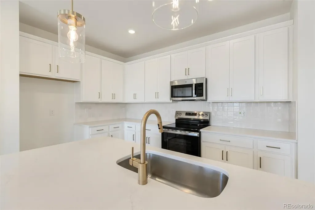 1661 S Gold Bug Way Aurora CO 80018