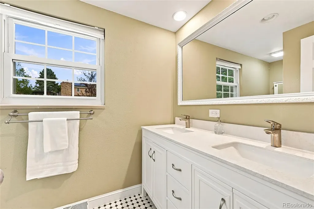 6838 S Elizabeth Street Centennial CO 80122