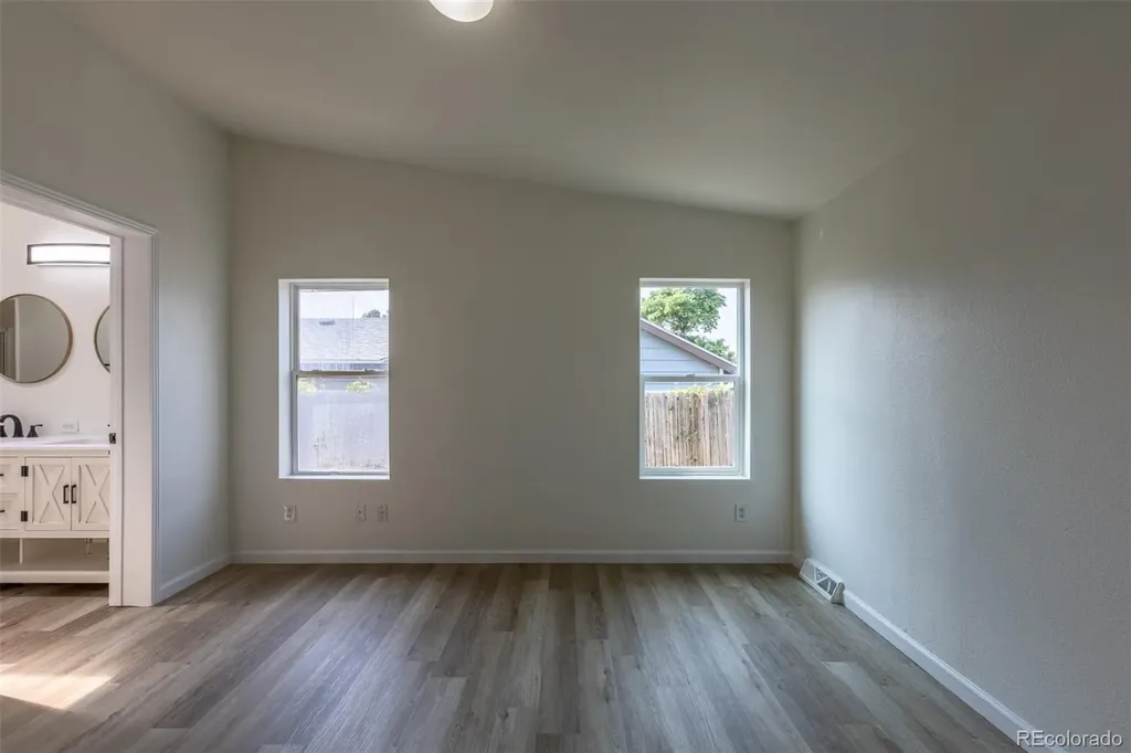 5470 Magnolia Street Commerce City CO 80022