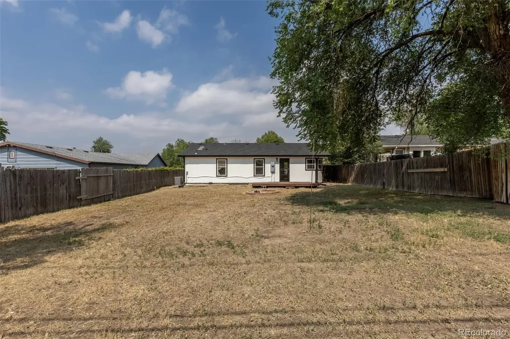 5470 Magnolia Street Commerce City CO 80022