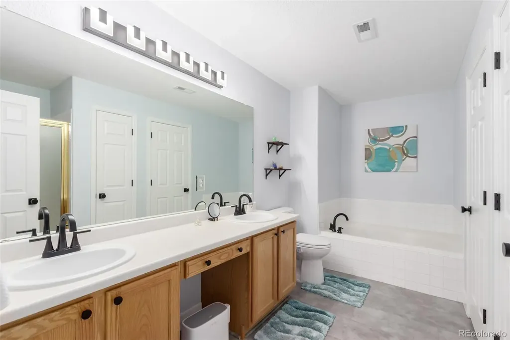 4211 S Blackhawk Circle Aurora CO 80014