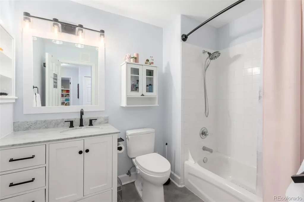 4211 S Blackhawk Circle Aurora CO 80014