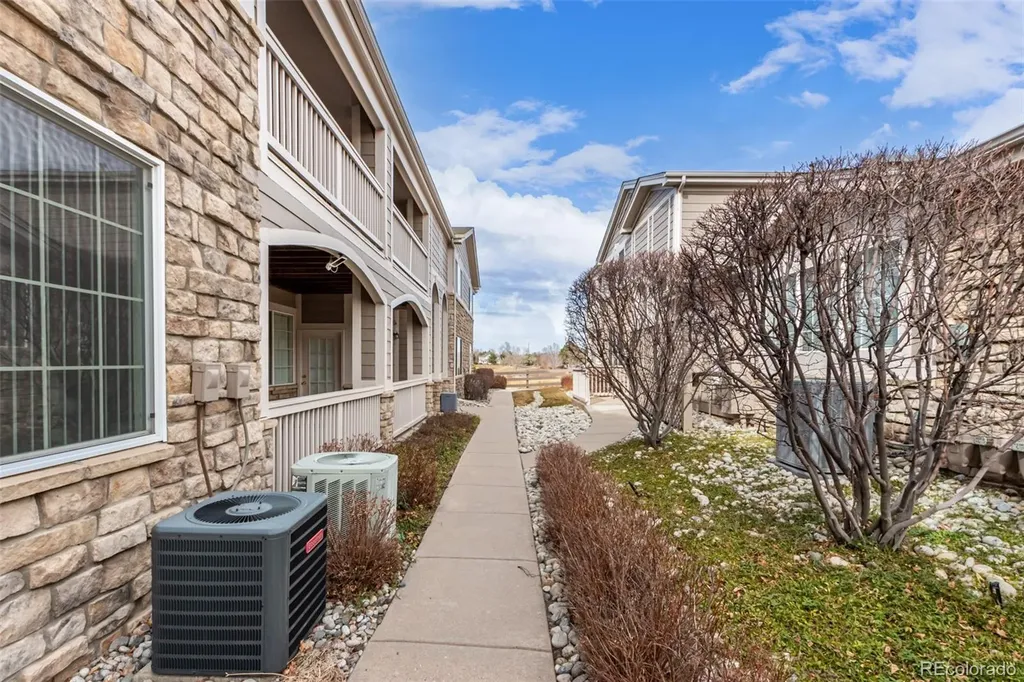 4211 S Blackhawk Circle Aurora CO 80014