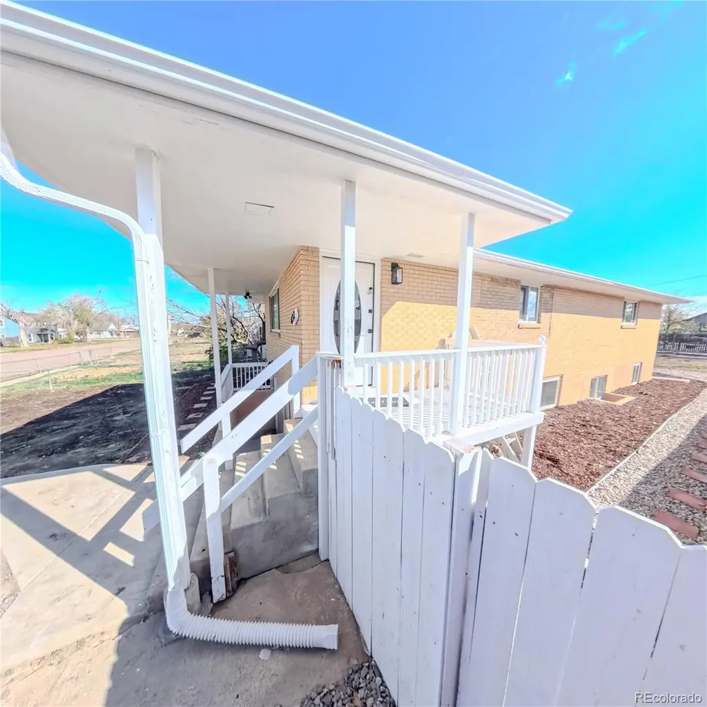 432 3rd Avenue Deer Trail CO 80105