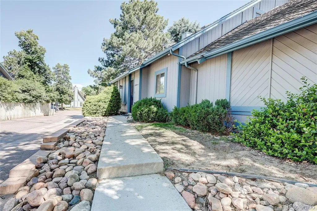 2490 S Worchester Court Aurora CO 80014