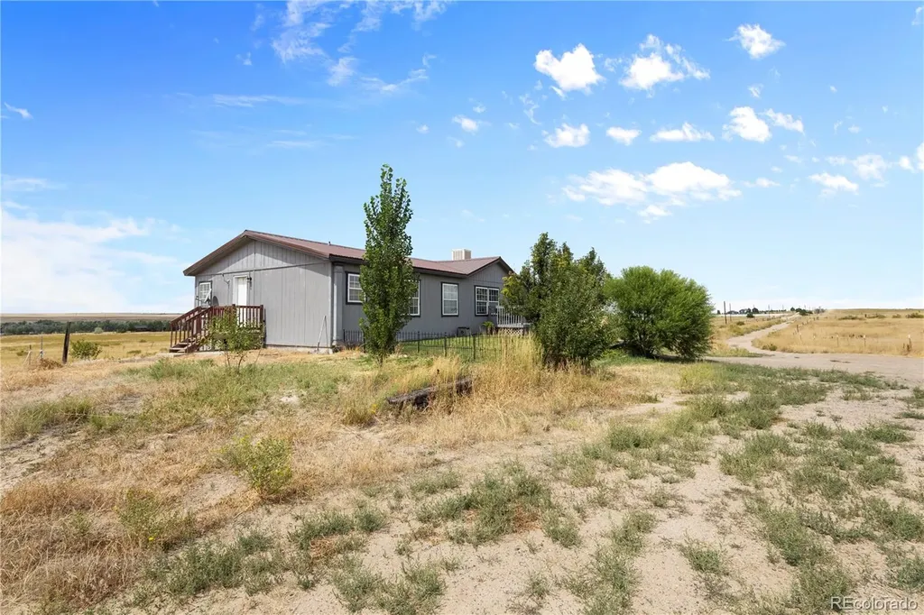 47904 Dartmouth Avenue Bennett CO 80102