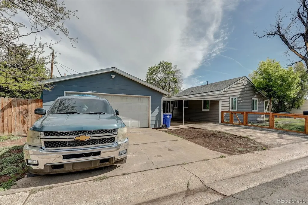 705 Newark Street Aurora CO 80010