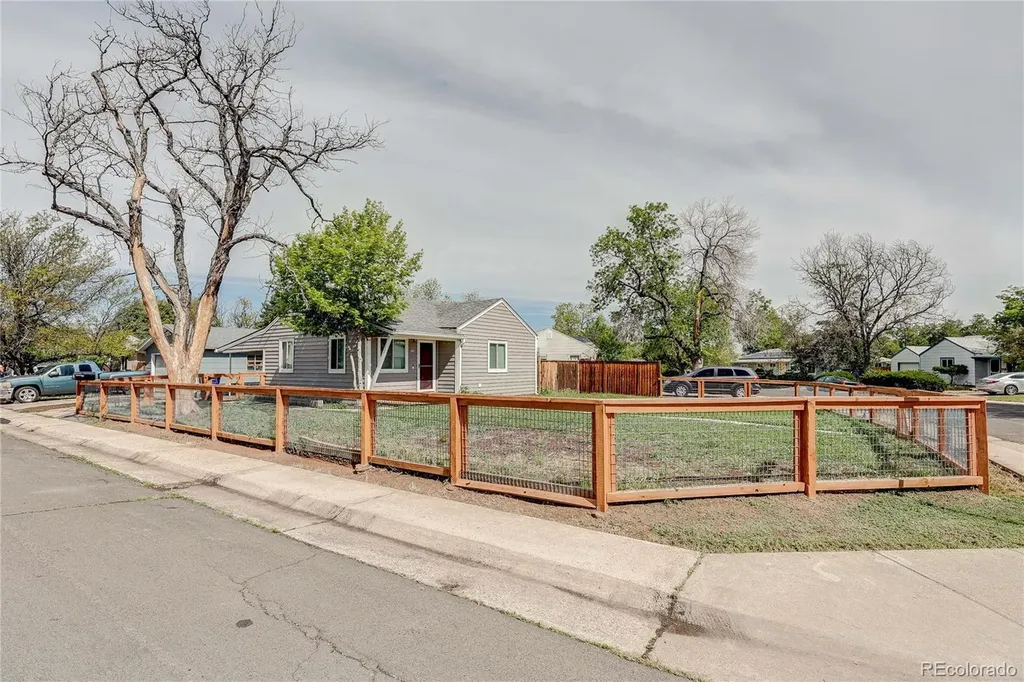 705 Newark Street Aurora CO 80010