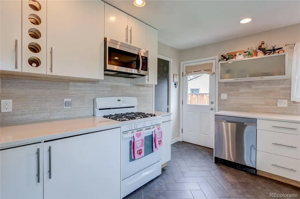 705 Newark Street Aurora CO 80010