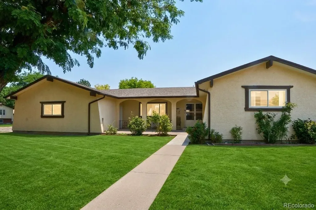 2 Verdosa Drive Pueblo CO 81005