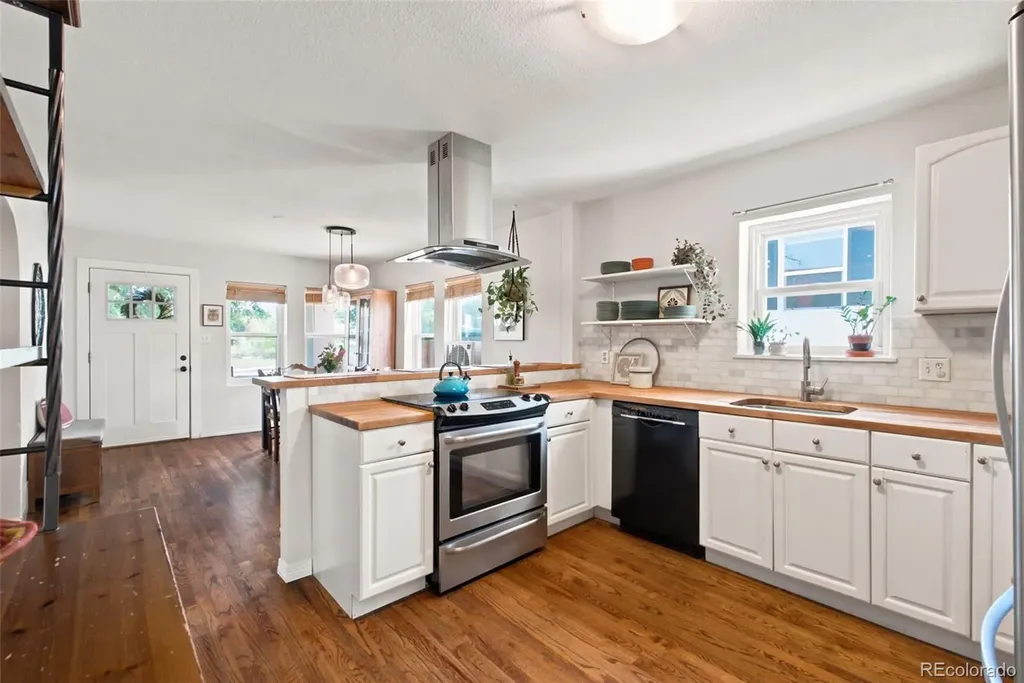 5305 Meade Street Denver CO 80221