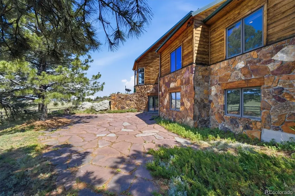 10 Bozeman Trail Elizabeth CO 80107