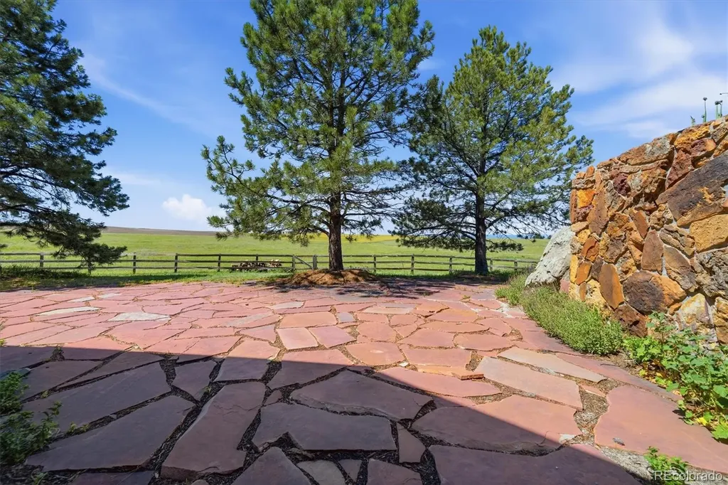 10 Bozeman Trail Elizabeth CO 80107