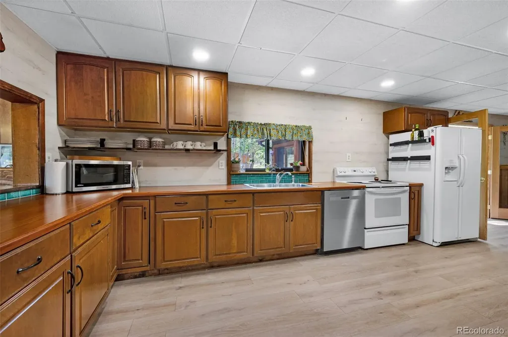 215 S Valley Drive Lake George CO 80827