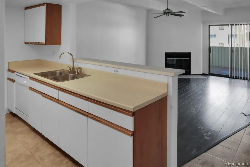 1011 S Ironton Street Aurora CO 80012