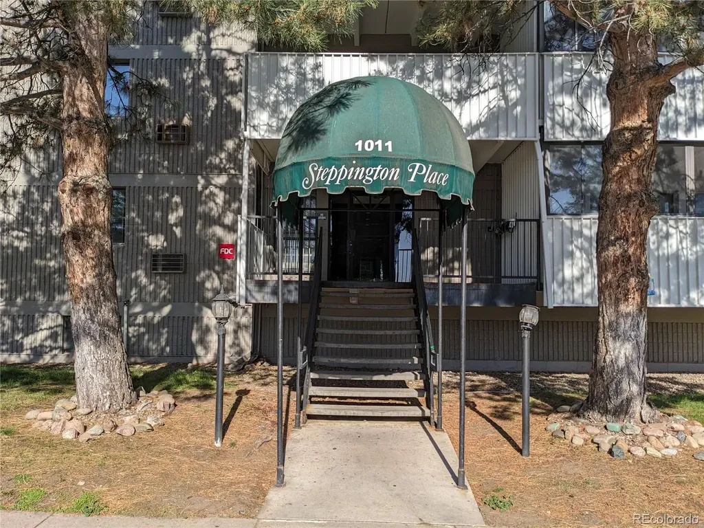 1011 S Ironton Street Aurora CO 80012