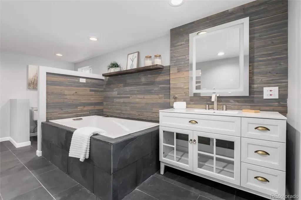 9525 W 11th Avenue Lakewood CO 80215