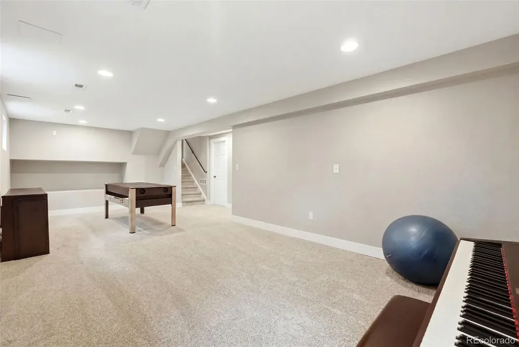 2863 S Reading Court Denver CO 80231