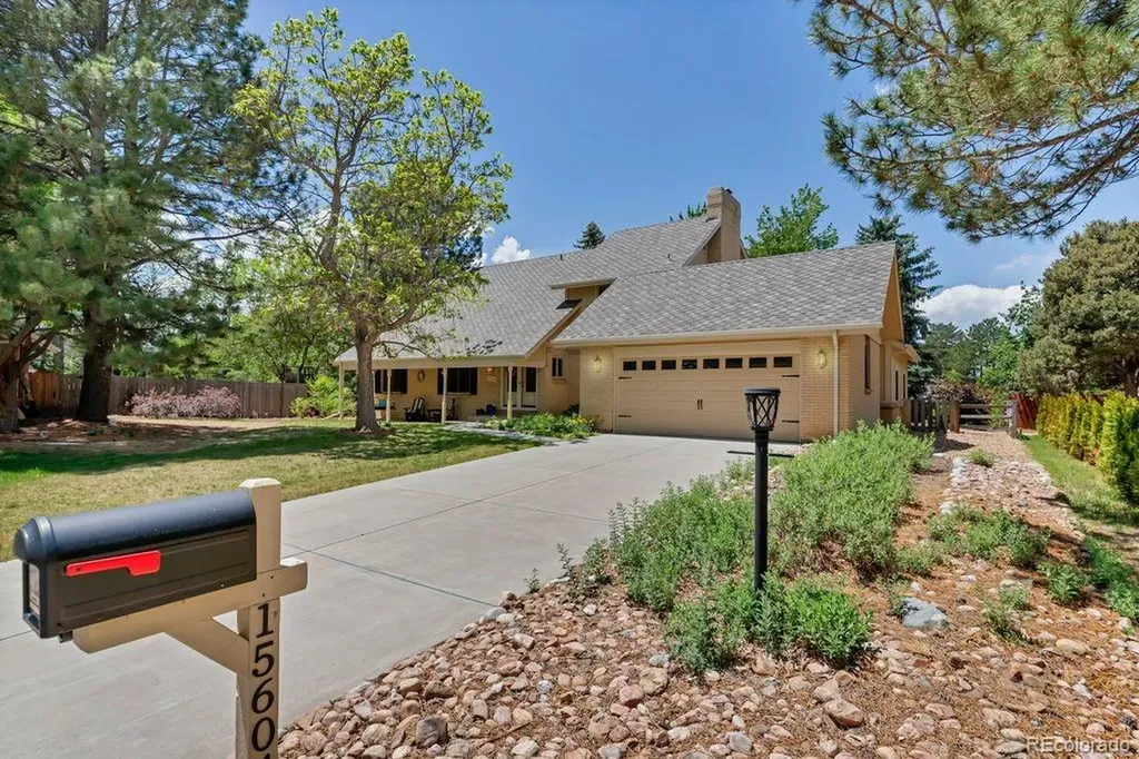 Aurora CO, 15604 E Chenango Avenue