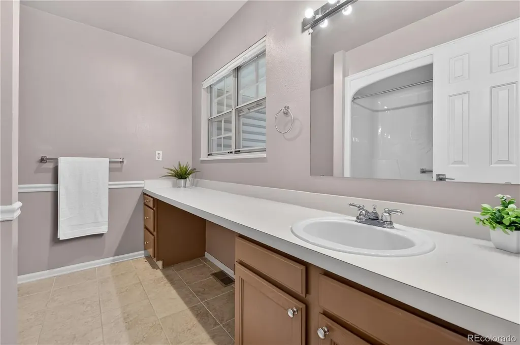 12584 E Pacific Circle Aurora CO 80014