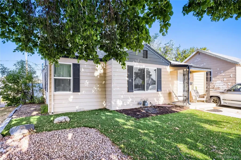 4664 Clayton Street Denver CO 80216