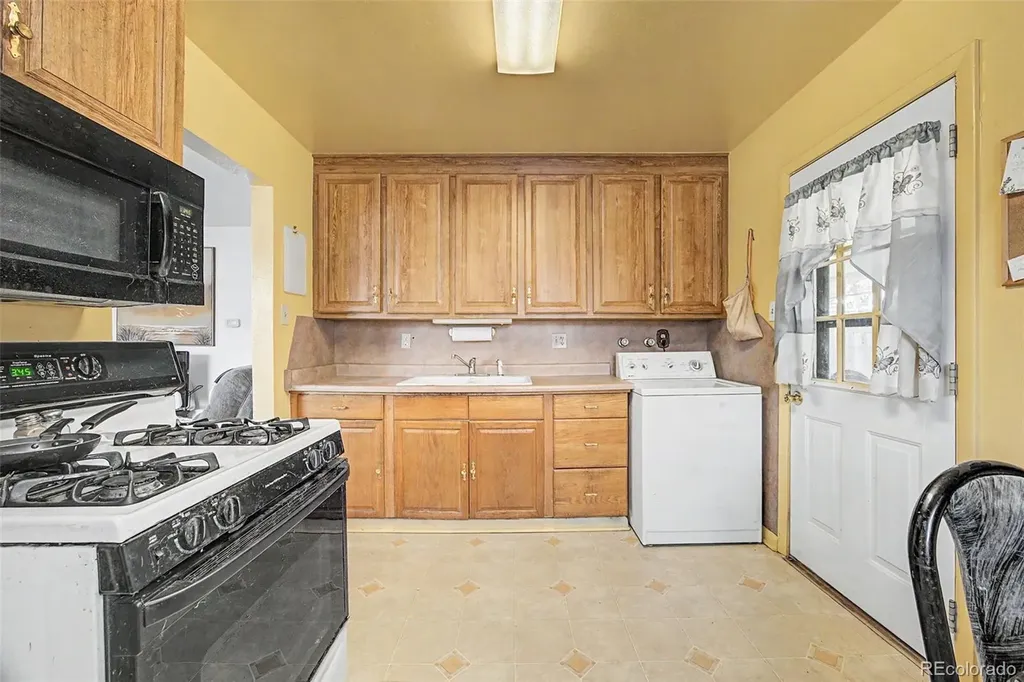 4433 W Dakota Avenue Denver CO 80219