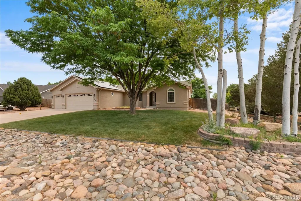 156 S Golfwood Drive E Pueblo CO 81007