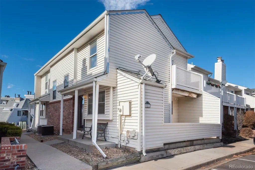 961 S Pitkin Court Aurora CO 80017