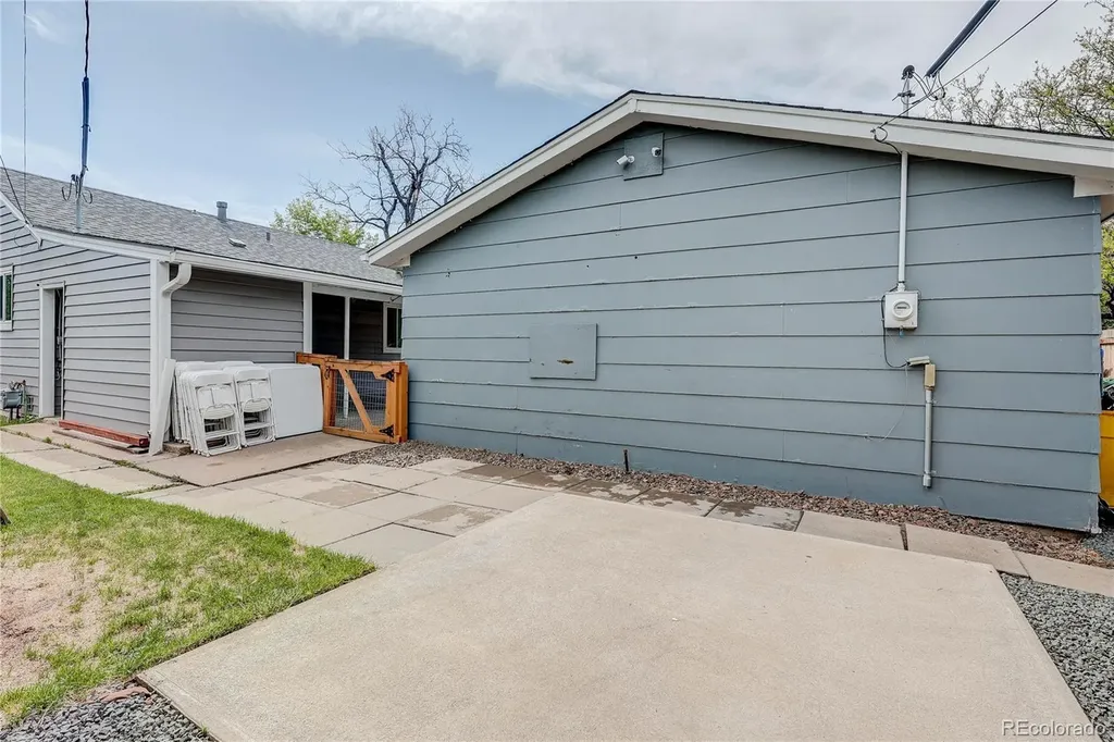 705 Newark Street Aurora CO 80010