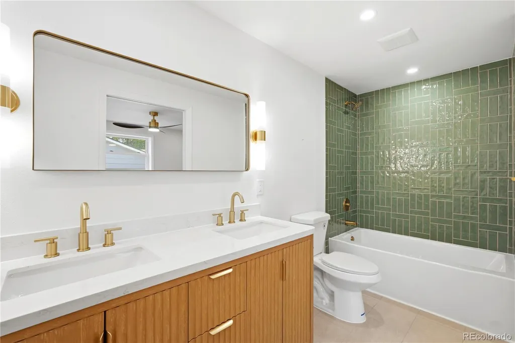 4264 W Radcliff Avenue Denver CO 80236