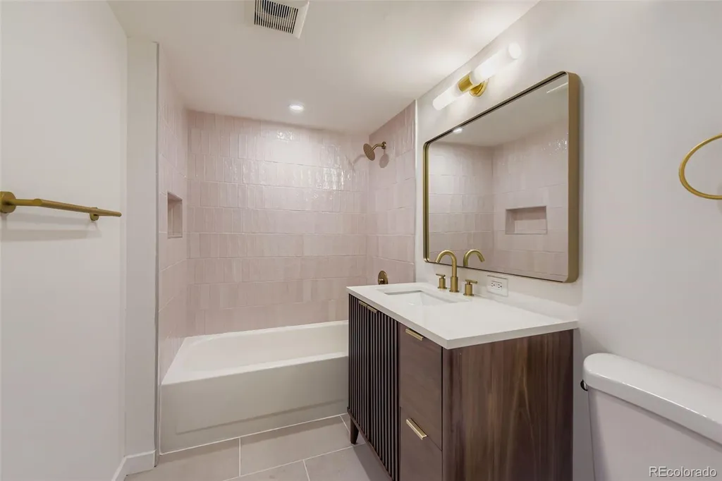 4264 W Radcliff Avenue Denver CO 80236