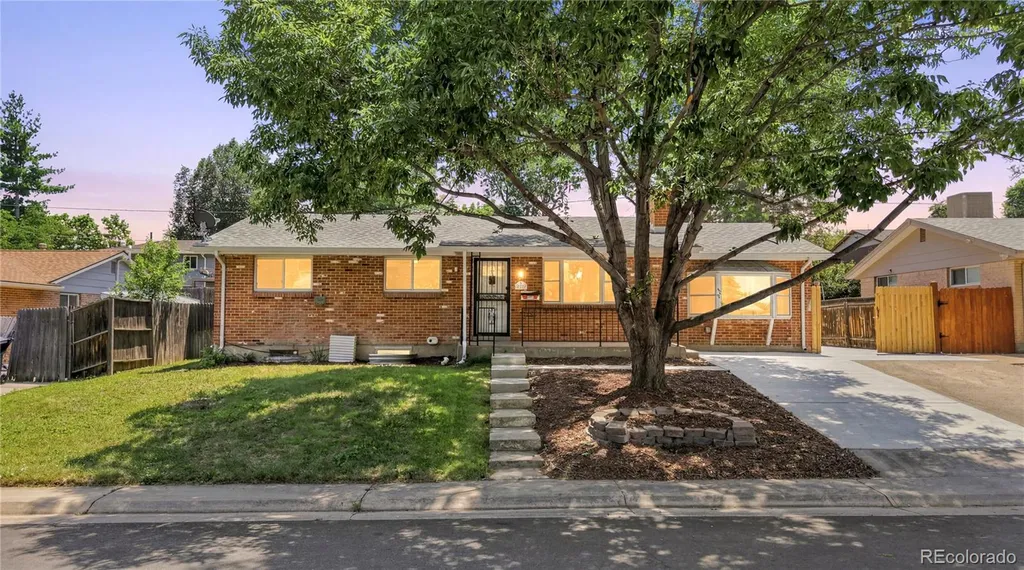 4264 W Radcliff Avenue Denver CO 80236