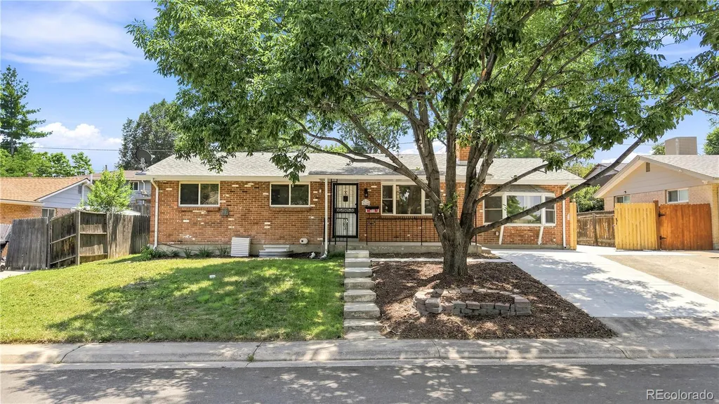 4264 W Radcliff Avenue Denver CO 80236