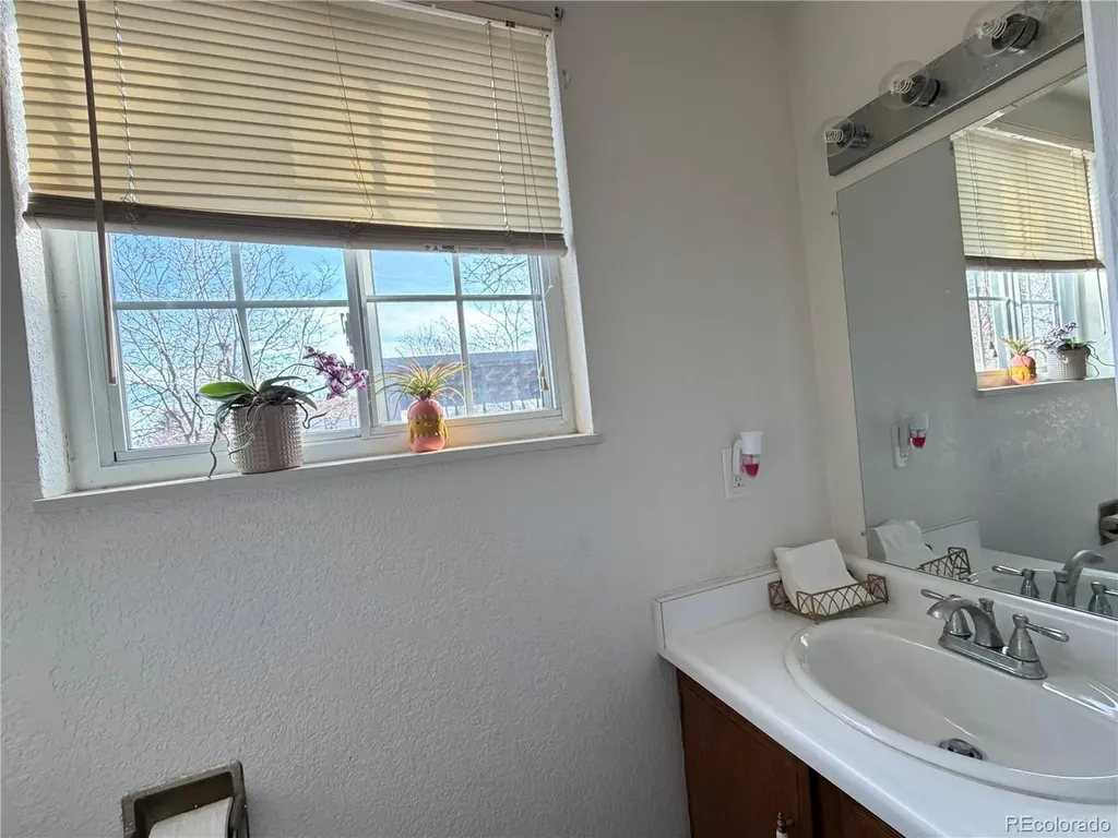 4784 S Olathe Way Aurora CO 80015