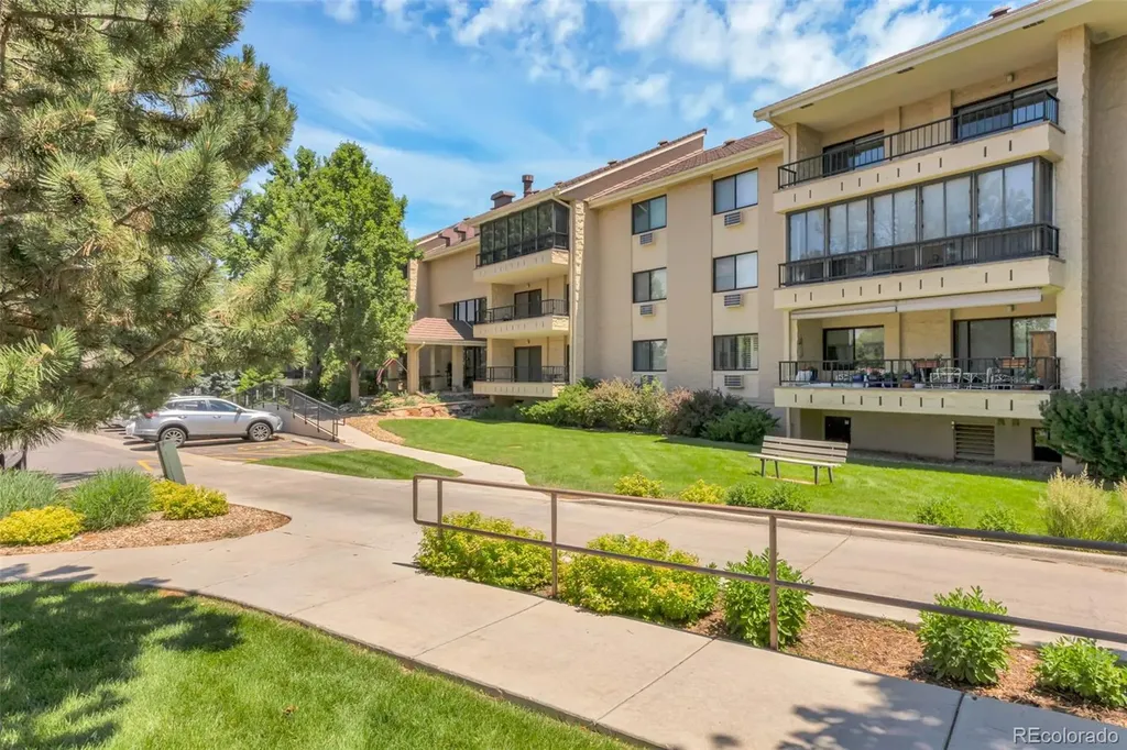 2868 S Heather Gardens Way Aurora CO 80014